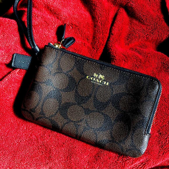 New Coach wristlet - Picture 1 of 4